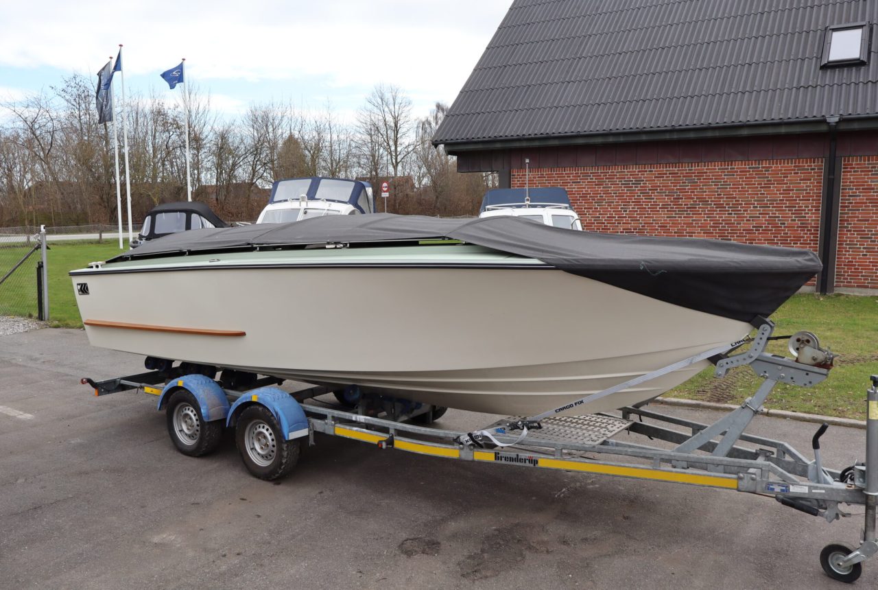 “Ny” Coronet 21 Playmate Diesel