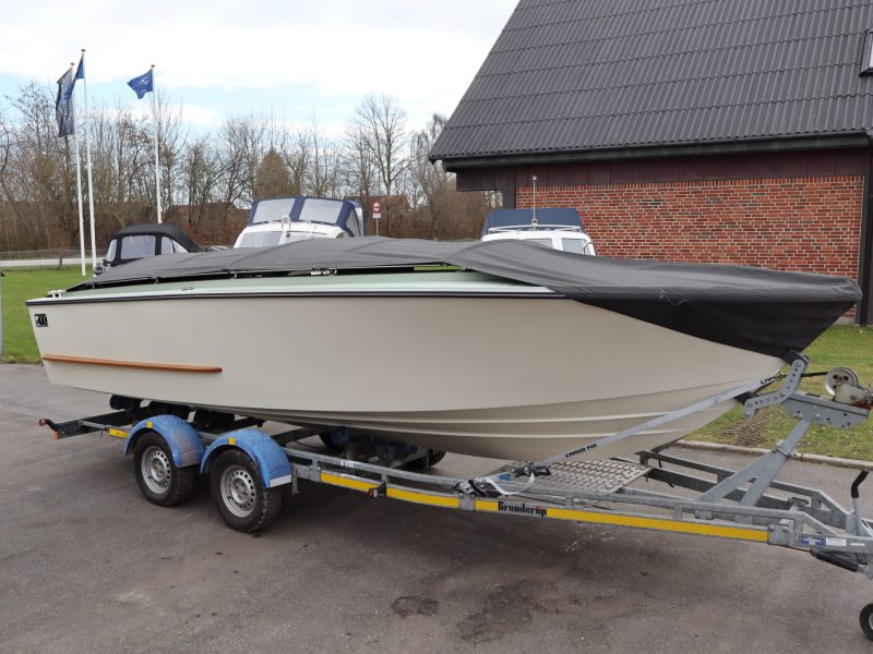“Ny” Coronet 21 Playmate Diesel