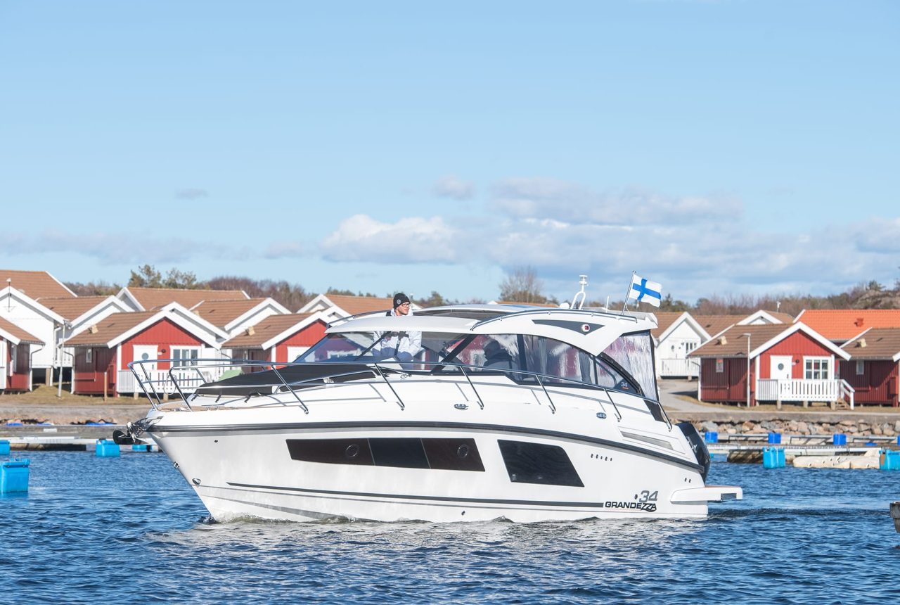 Grandezza 34OB 2 x 300HK V8