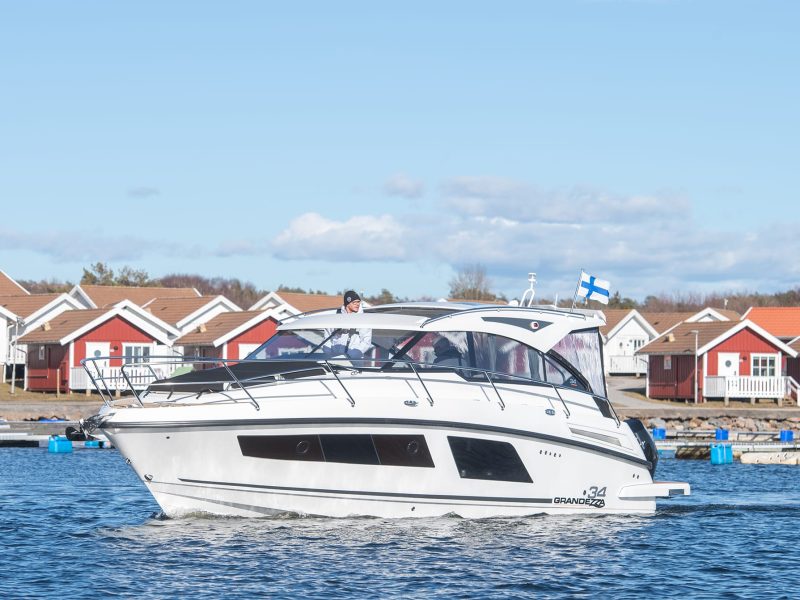 Grandezza 34OB 2 x 300HK V8